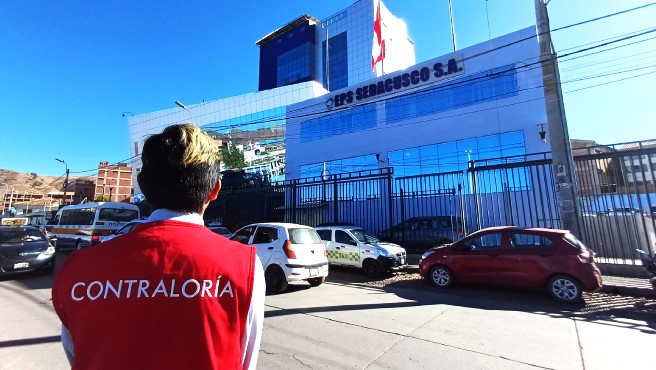 La Contraloría General de la República detectó que la EPS SEDACUSCO S.A contrató a un consultor para que elabore el expediente técnico para el mejoramiento y ampliación del sistema de agua potable y alcantarillado Querohuasi del distrito de Andahuaylillas en la provincia de Quispicanchi, sin observar el cumplimiento de las normas técnicas, lo que ocasionó que la obra presente deficiencias cuando era ejecutada.