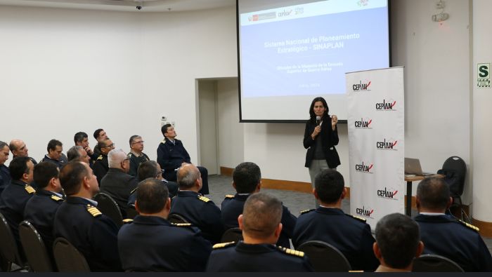 Oficiales de la FAP participaron en taller del Ceplan