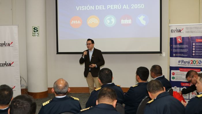 Oficiales de la FAP participaron en taller del Ceplan