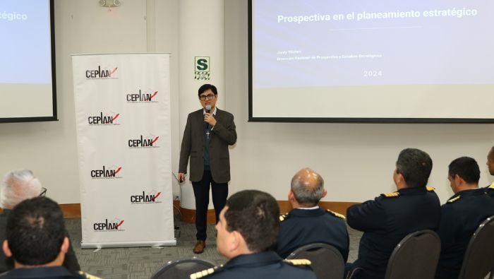 Oficiales de la FAP participaron en taller del Ceplan