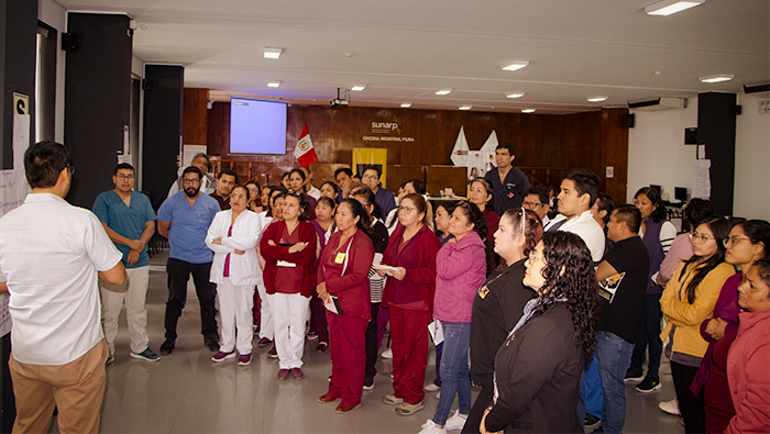 Este taller, dirigido al personal de salud del primer nivel de atención, tuvo como objetivo fortalecer sus capacidades y habilidades para identificar casos de sospecha de violencia, determinar el abordaje correcto y mantenerse actualizados sobre la normativa vigente en materia de prevención y atención a la violencia.