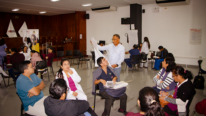 Este taller, dirigido al personal de salud del primer nivel de atención, tuvo como objetivo fortalecer sus capacidades y habilidades para identificar casos de sospecha de violencia, determinar el abordaje correcto y mantenerse actualizados sobre la normativa vigente en materia de prevención y atención a la violencia.