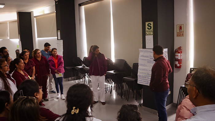 Este taller, dirigido al personal de salud del primer nivel de atención, tuvo como objetivo fortalecer sus capacidades y habilidades para identificar casos de sospecha de violencia, determinar el abordaje correcto y mantenerse actualizados sobre la normativa vigente en materia de prevención y atención a la violencia.