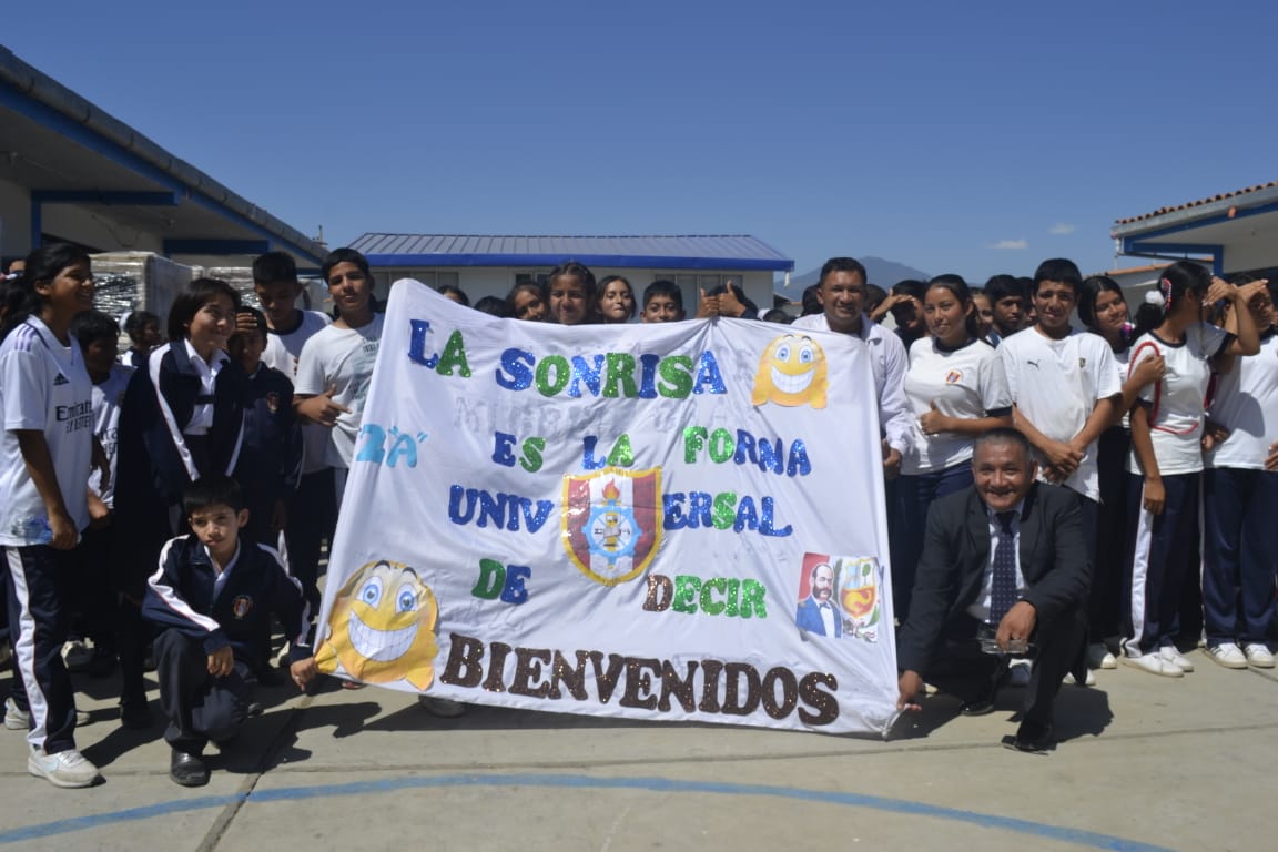 GORE entrega mobiliario escolar a más de 4 mil estudiantes de colegios de Suyo