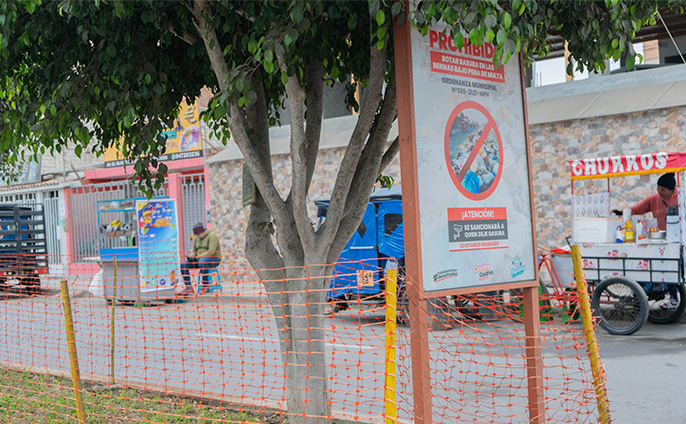 Se continúa colocando carteles con mensajes de sensibilización, educación y exhortación sobre la mala práctica que cometen algunos vecinos.