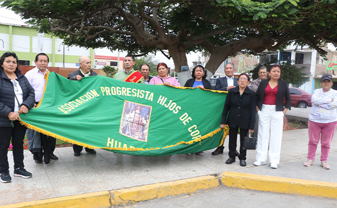 Izamiento dominical del Pabellón Nacional y Bandera Provincial, presidido por el regidor, Jim Borja Flores en representación del Alcalde.