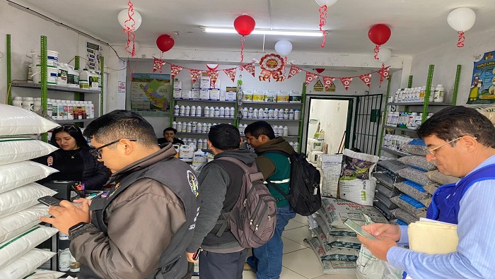 Se realiza operativo inopinado a tiendas de agroquรญmicos en Huaral