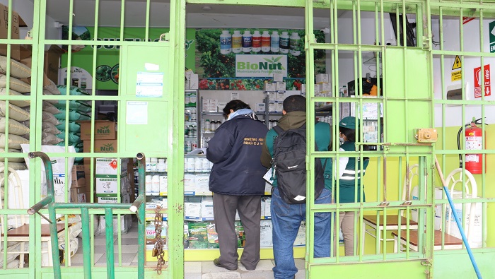 Se realiza operativo inopinado a tiendas de agroquรญmicos en Huaral