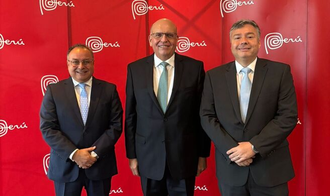 Embajador Mario López Chávarri
Agregado Comercial Juan Luis Reus