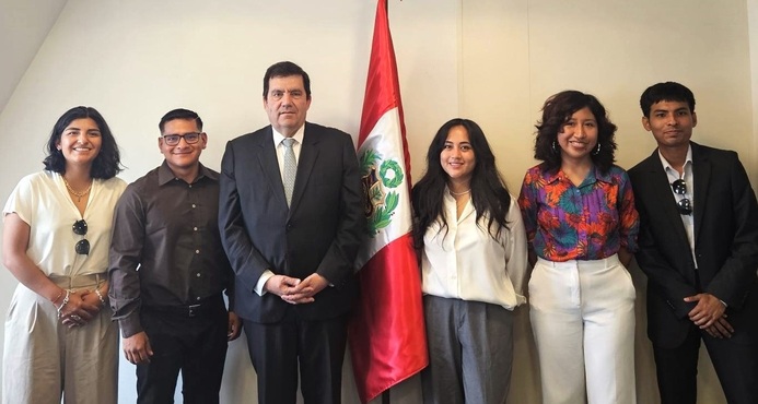 Embajador del Perú en Francia recibe a jóvenes peruanos seleccionados en Programa de voluntariado que participarán en Juegos Olímpicos