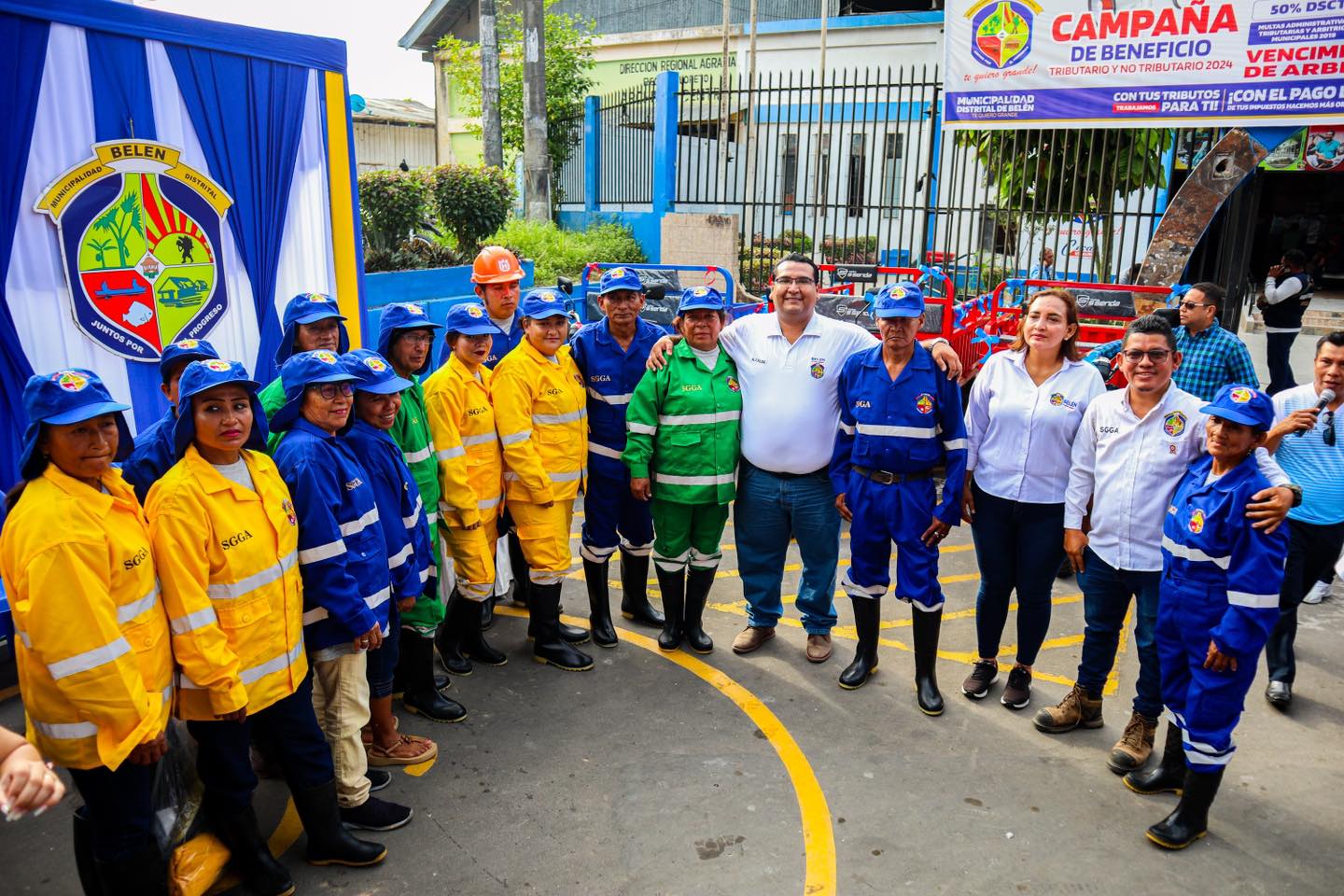 Alcalde de la municipalidad de belén entrega de equipos de protección personal y 3 furgonetas para personal de Gestión ambiental