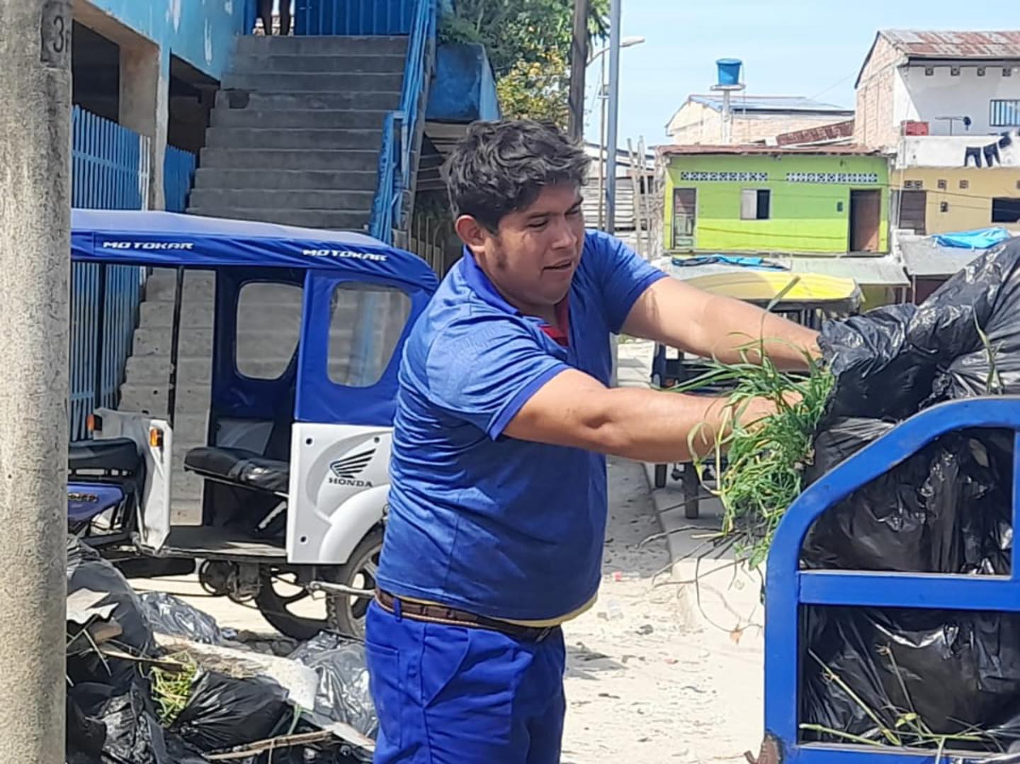 Cumpliendo con el compromiso de mantener limpio el distrito