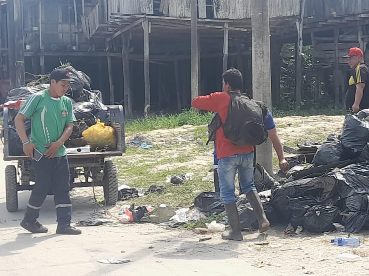 Cumpliendo con el compromiso de mantener limpio el distrito