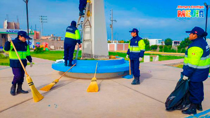 Personal de Serenazgo embellece parques y plazas con labores de limpieza y pintado como parte del Plan SIPCOM-M