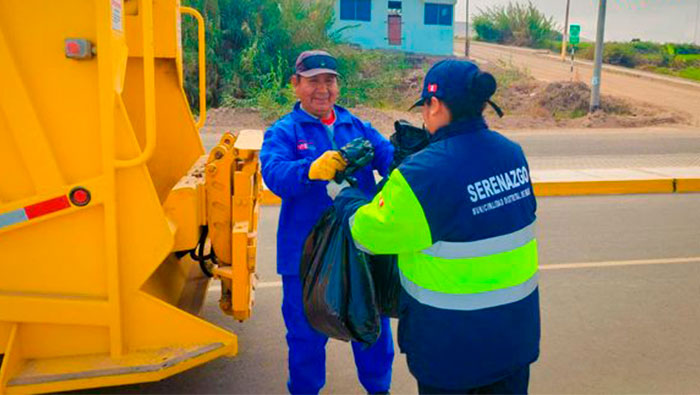 Personal de Serenazgo embellece parques y plazas con labores de limpieza y pintado como parte del Plan SIPCOM-M