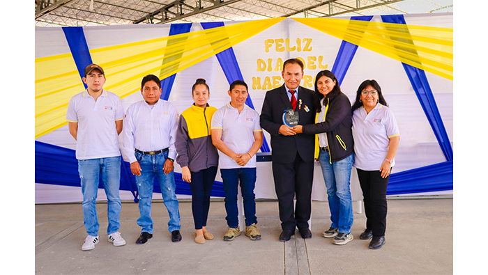 Gran agasajo en celebración del Día del Maestro