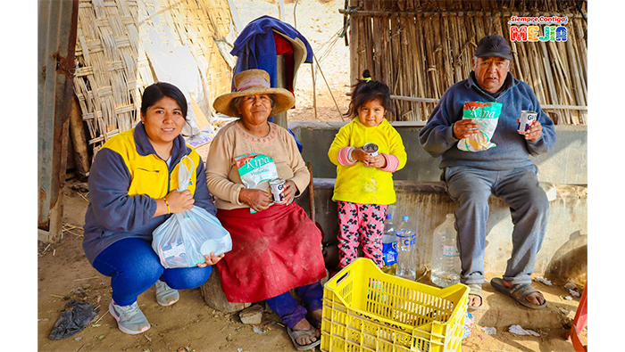 Entrega de alimentos a los integrantes del Programa Vaso de Leche, correspondiente al mes de julio