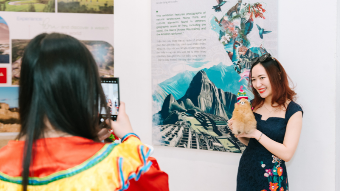 Inauguran en Vietnam la exposición fotográfica “Descubre el Perú: un recorrido visual de la costa, sierra y selva”