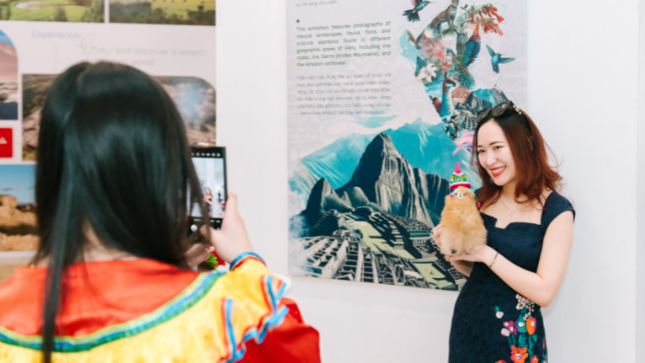 Inauguran en Vietnam la exposición fotográfica “Descubre el Perú: un recorrido visual de la costa, sierra y selva”