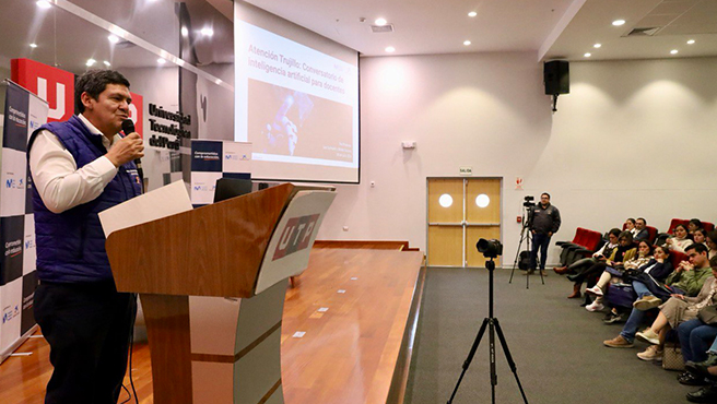 Docentes participaron en conversatorio de Inteligencia Artificial en Trujillo