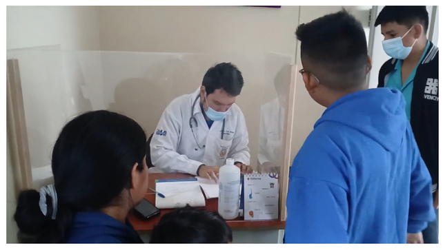 Las madres de familia, enteradas de esta actividad gratuita, madrugaron con sus niños para recibir atención especializada. 