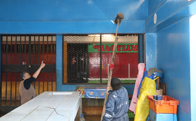 Municipalidad continua con la campaña de limpieza y desinfección del mercado modelo de Huarmey.