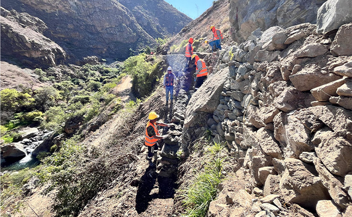 Continúan los trabajos del mejoramiento del canal de Hualli del distrito de Huayan.