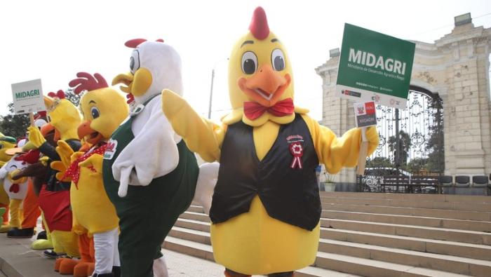 MIDAGRI impulsa cadena del pollo a la brasa y organiza almuerzo con niños de Puericultorio Pérez Araníbar