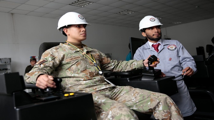 Ministro Astudillo articula esfuerzos con Minedu para cristalizar proyecto del nuevo instituto de las FF.AA.