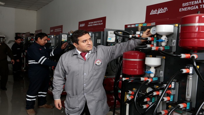 Ministro Astudillo articula esfuerzos con Minedu para cristalizar proyecto del nuevo instituto de las FF.AA.