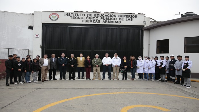 Ministro Astudillo articula esfuerzos con Minedu para cristalizar proyecto del nuevo instituto de las FF.AA.