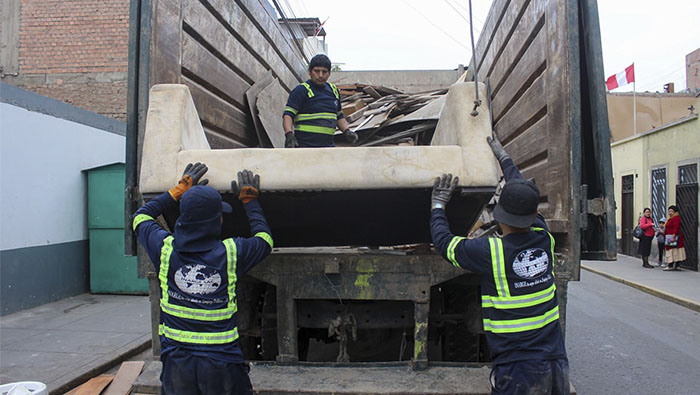 Campaña Techo Limpio recolectó 6 toneladas en Surquillo Cercado II.