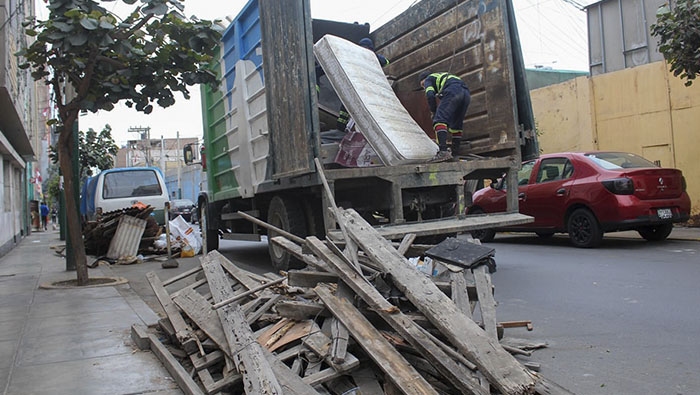 Campaña Techo Limpio recolectó 6 toneladas en Surquillo Cercado II.