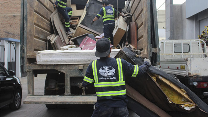 Campaña Techo Limpio recolectó 6 toneladas en Surquillo Cercado II.