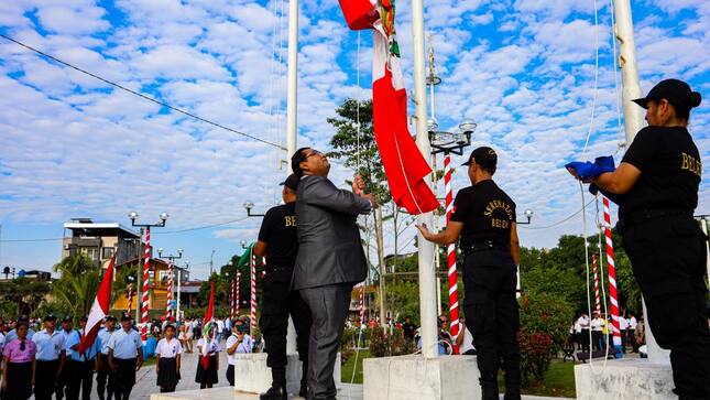 Con orgullo y patriotismo se vivió el Desfile Cívico Escolar 2024