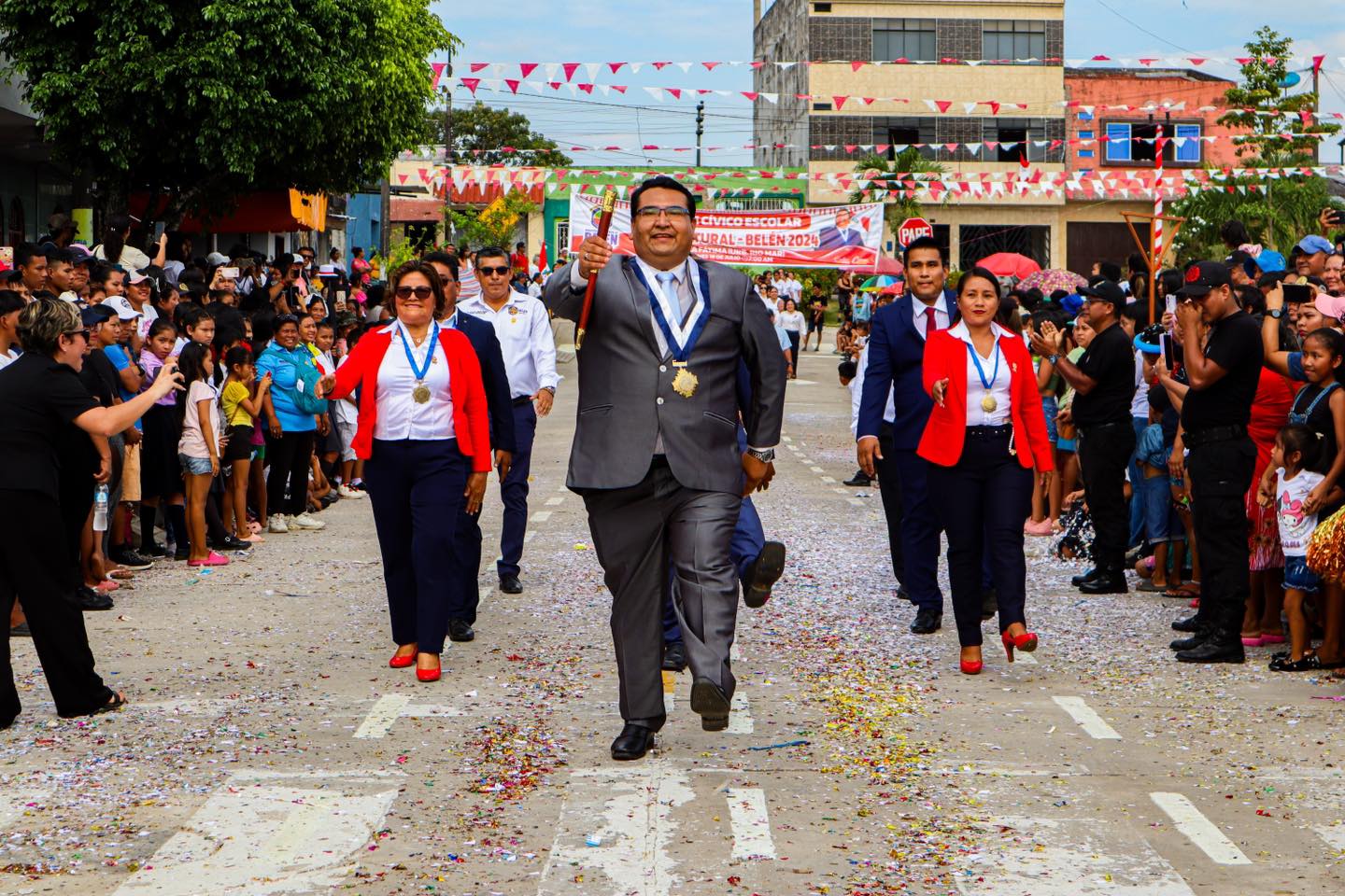 Con orgullo y patriotismo se vivió el Desfile Cívico Escolar 2024