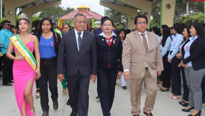 Izamiento del pabellón nacional 