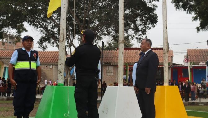 Izamiento del pabellón nacional 