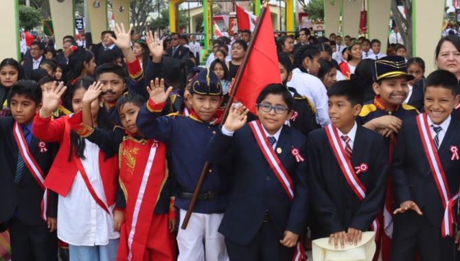 Izamiento del pabellón nacional 