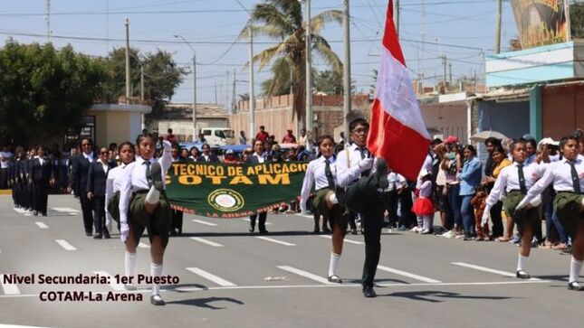 Desfile escolar por el 203 aniversario de la independencia nacional 