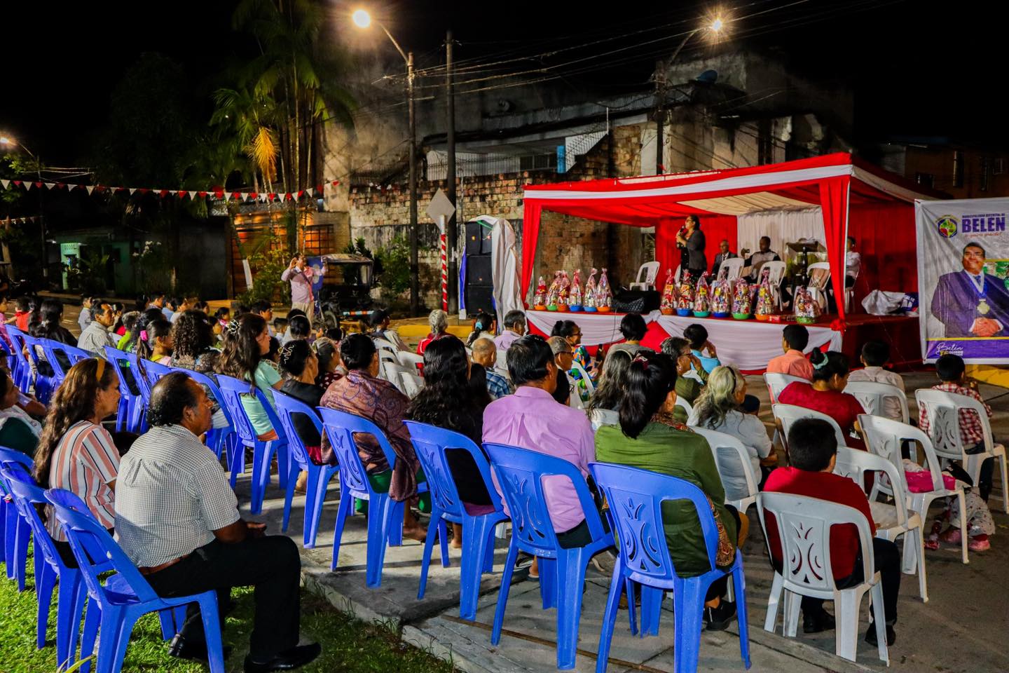 Acompañado de su familia, el Alcalde Cesar Vidaurre Floridas participó de la Cruzada Evangelística