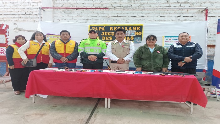 "No me regales un arma de juguete, regΓ‘lame un juguete para armar"