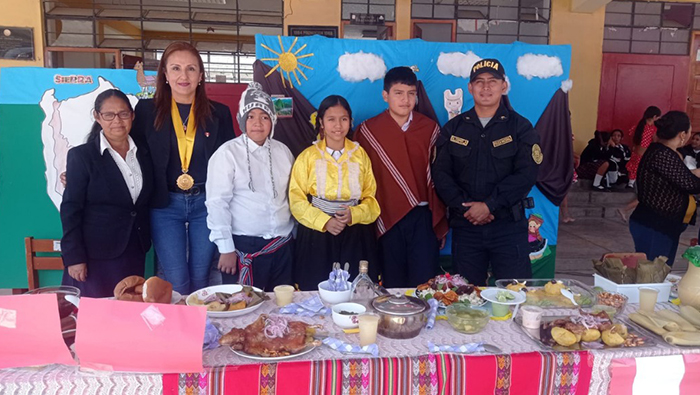 Imagen de visita a las Instituciones Educativas de Pampa Grande.