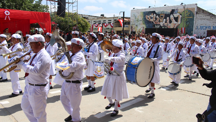 𝑮ran demostracion de civismo en desfile cívico escolar nivel inicial y primario