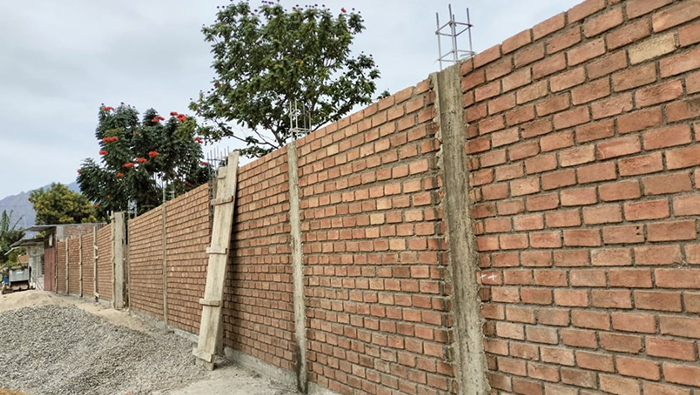 Imagen de construcción del cerco perimétrico.