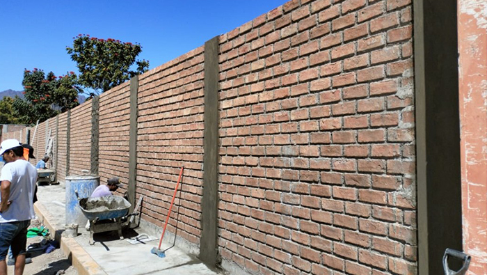 Imagen de construcción del cerco perimétrico.