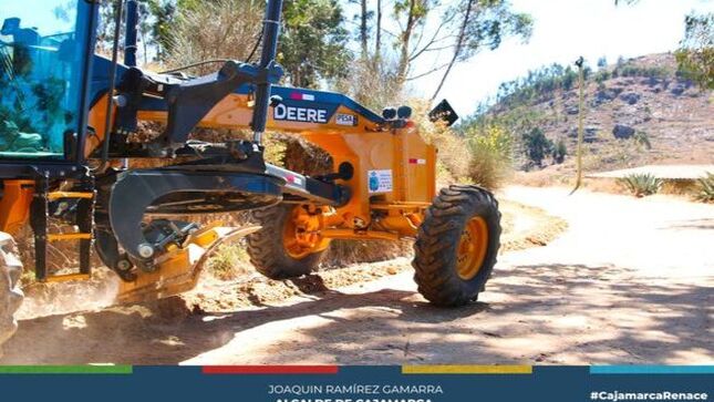 📌La Municipalidad Provincial de Cajamarca ha iniciado el mantenimiento de la trocha carrozable del Centro Poblado de Pariamarca, con el objetivo de mejorar el acceso y la comunicación entre los centros poblados cercanos.
✅Este trabajo tiene una magnitud de 3 km. facilitando su tránsito diario y mejorando la calidad de vida de los pobladores de dicho sector. 