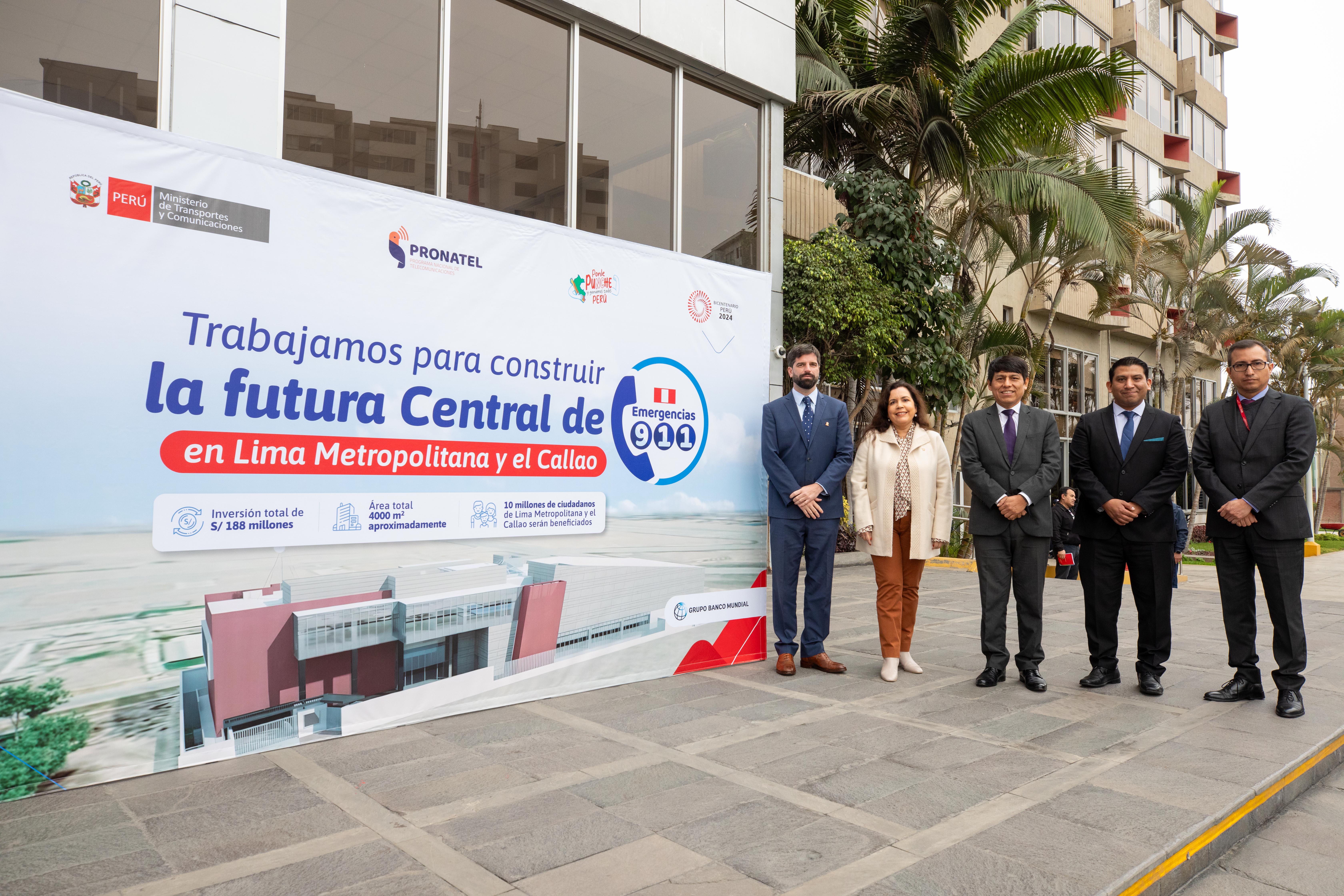 Archivo JPG del equipo Pronatel en la ceremonia de presentación de la maqueta de la Central 911