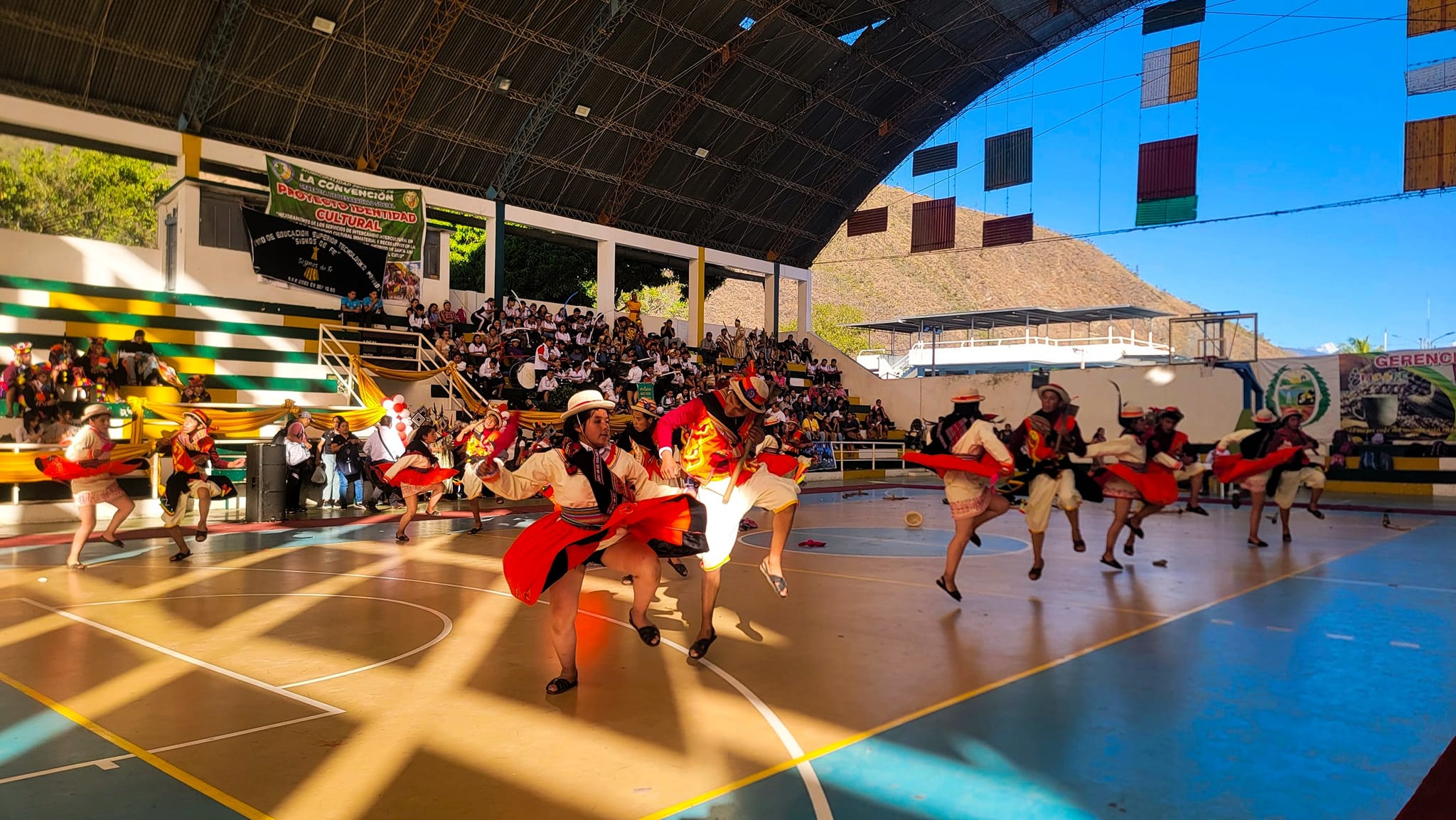 Ganadores del concurso de danza tradicional revalorando las costumbres y tradiciones de nuestra provincia 2024