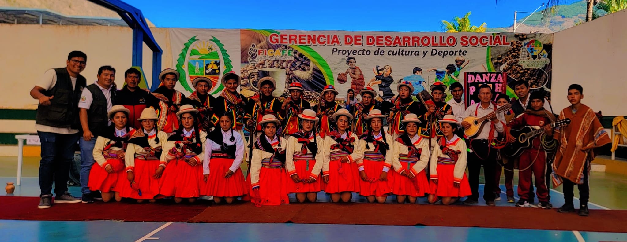 Ganadores del concurso de danza tradicional revalorando las costumbres y tradiciones de nuestra provincia 2024